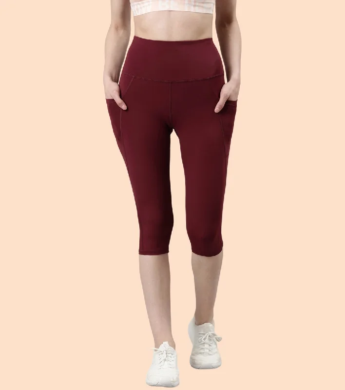 Jegging - style women leggings combining jeans look and leggings comfortActive Capri Legging| Dry Fit Active Capri Legging With Reflective Graphic