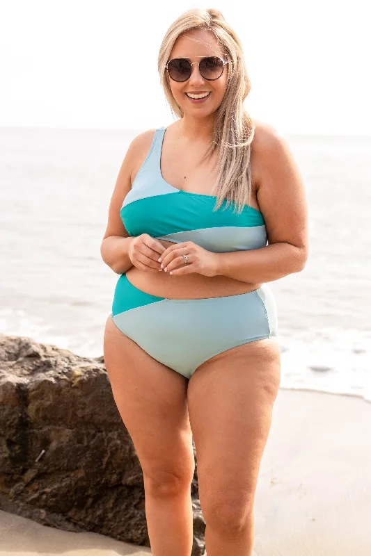 Ruched women swimwear with fabric gathers for a slimming effectLove On The Horizon Swim Top, Mint