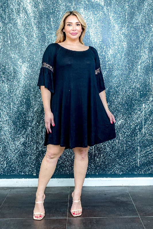 Halter Neck Women Dress to Show Off the Shoulders and NecklinePlus Size Scoop Neck Easy Draped A-Line Dress with Lace Detail at Sleeve (D3029X)