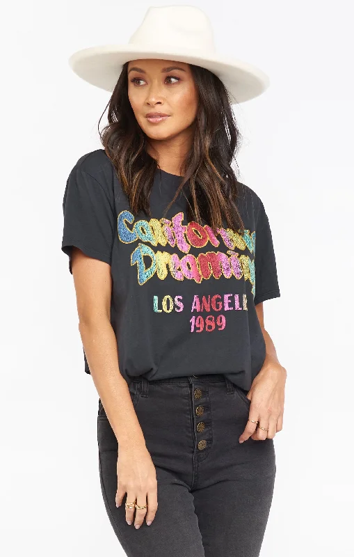 Oversized Women Sweater for a Cozy and Fashionable LookThomas Tee ~ California Dreaming Graphic