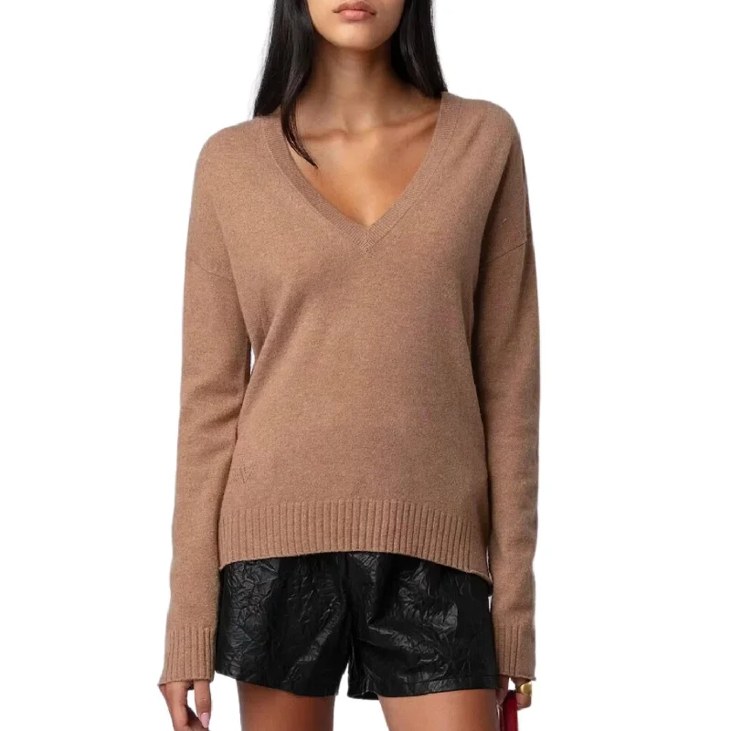 Hand - Knitted Women Sweater with Artisanal CharmVivi Patch Sweater In Camel