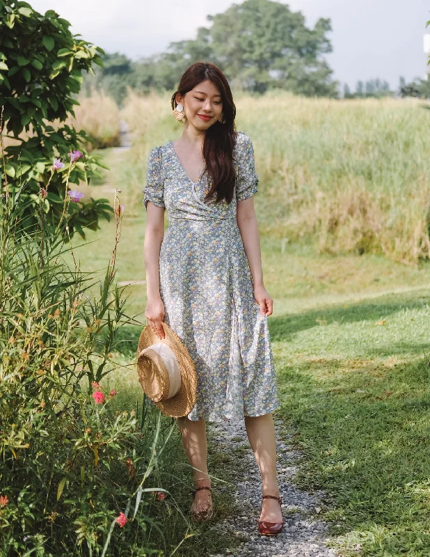 Mini Women Dress with a Short Hem for a Young and Trendy StyleNyla Floral Dress in Blue