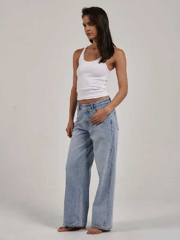 Mom jeans for a nostalgic and casual lookBillie Low Baggie Jean - Ash Blue