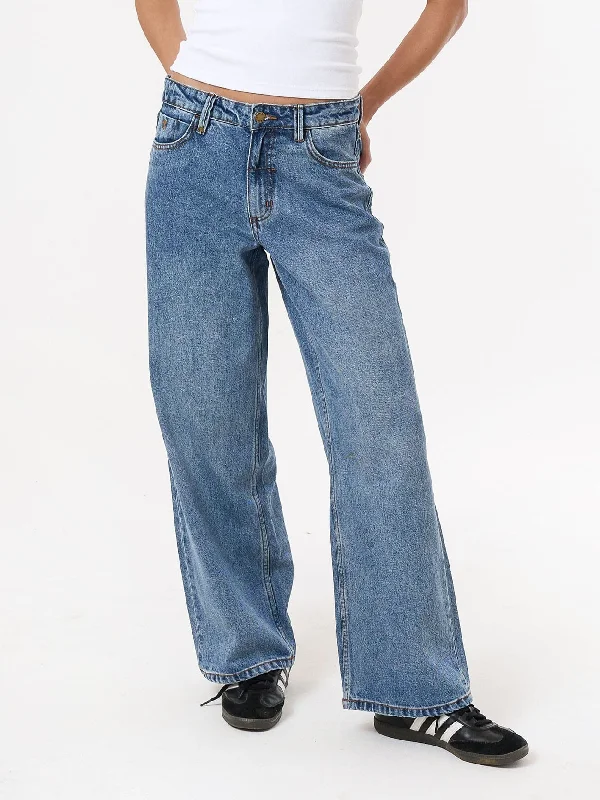 Straight - leg women jeans with a classic and timeless appealBillie Low Baggie Jean - Weathered Blue