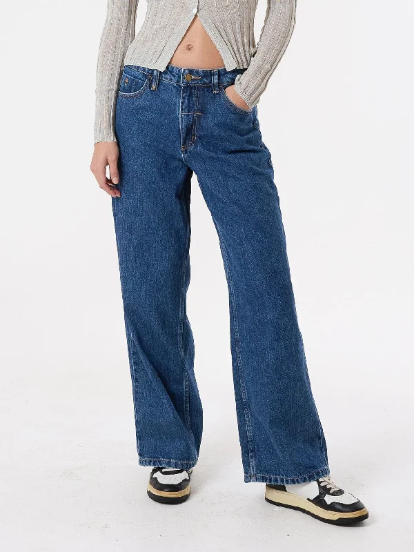 Mom jeans for a nostalgic and casual lookBillie Low Loose Jean - Rinsed Blues