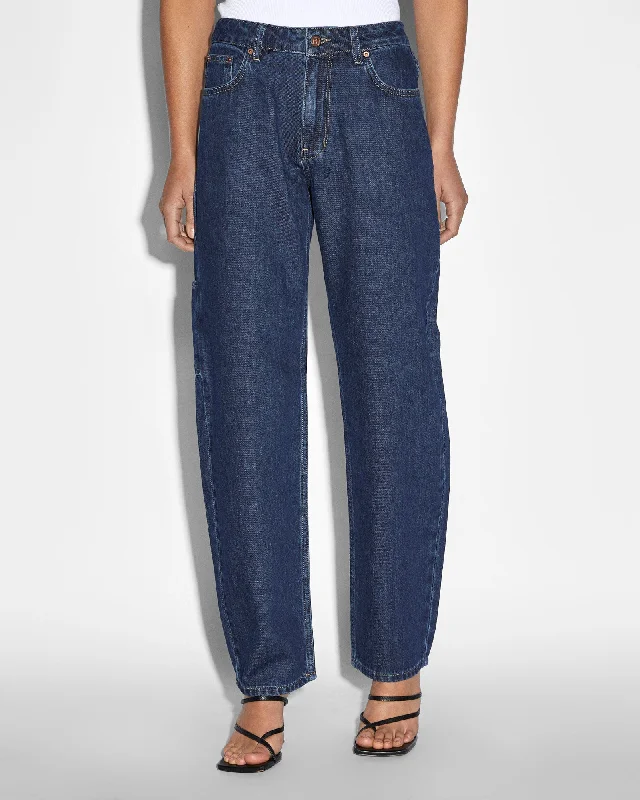 Mom jeans for a nostalgic and casual lookBROOKLYN CARPENTER LEGACY