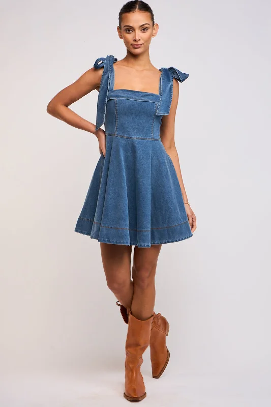 Long - Sleeve Denim Top for Cold Weather LayeringDENIM SQUARE NECK TIE STRAP MINI DRESS