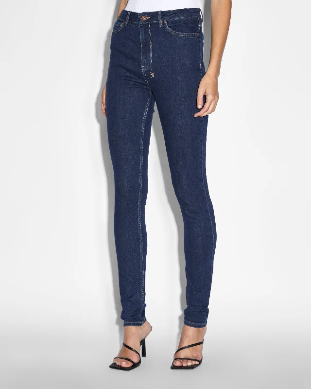 Skinny women jeans with a form - fitting designHI N WASTED XTRA LEGACY