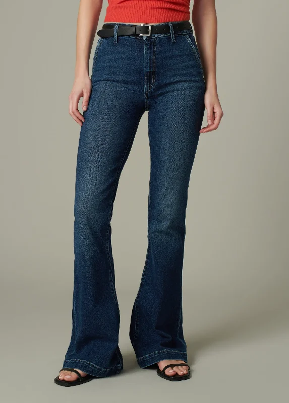 Light - wash women jeans for a fresh and summery appearanceTHE MOLLY