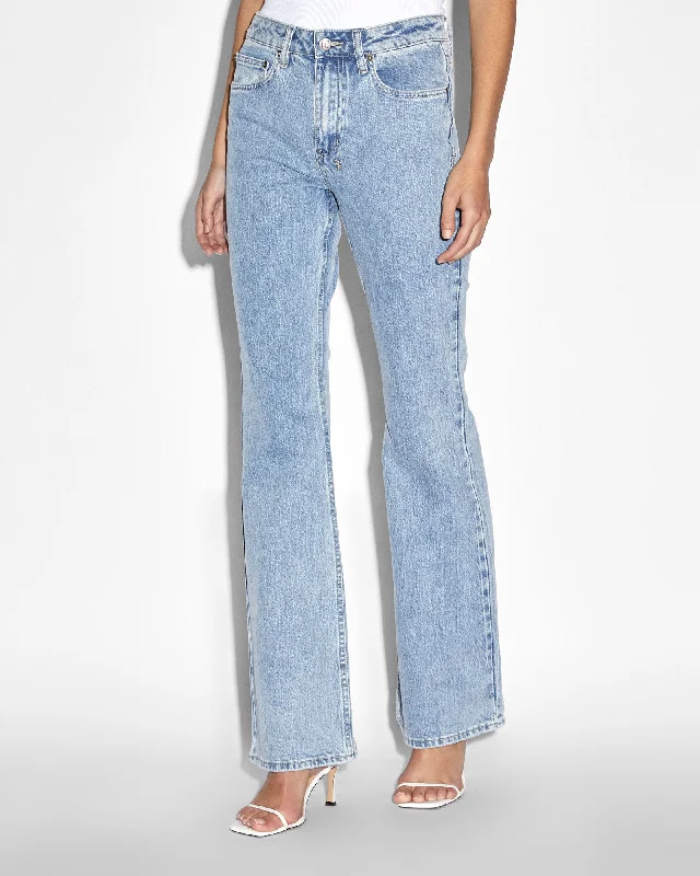 Mom jeans for a nostalgic and casual lookSOHO AUTHENTIK