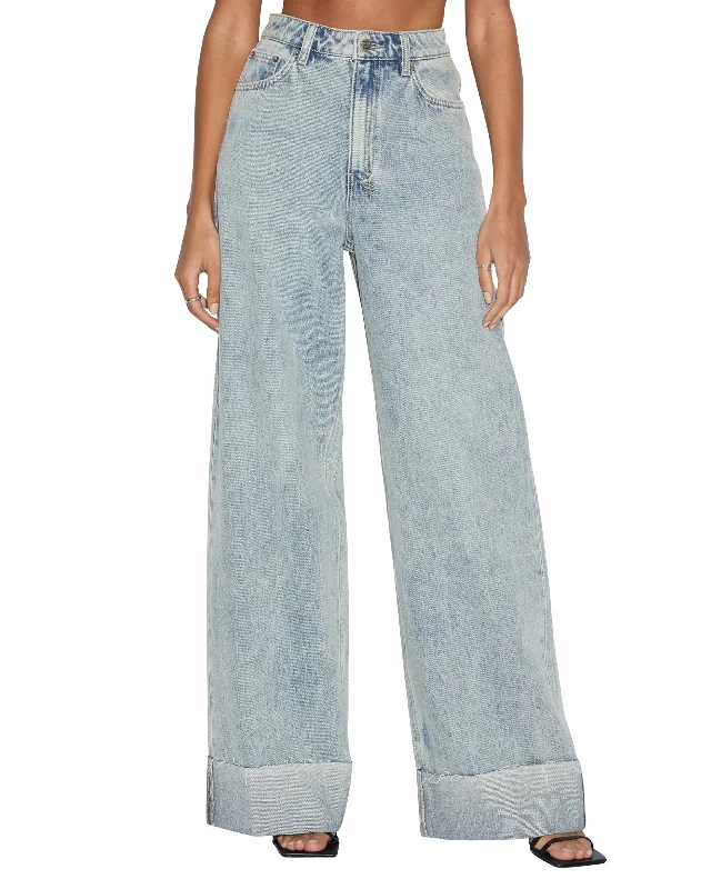 Wide - leg women jeans for a modern and relaxed vibeSTRIDER WORN CUFFED