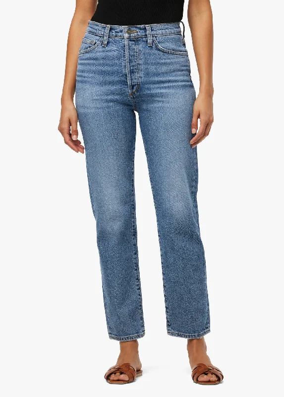 Mom jeans for a nostalgic and casual lookTHE HONOR