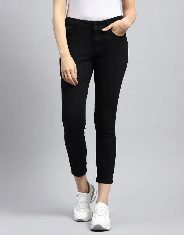 Light - wash women jeans for a fresh and summery appearanceWomen Black Solid Slim Fit Denim