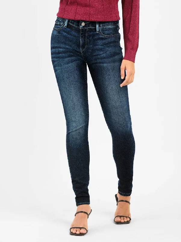 Straight - leg women jeans with a classic and timeless appealWomen's Mid Rise 710 Super Skinny Jeans