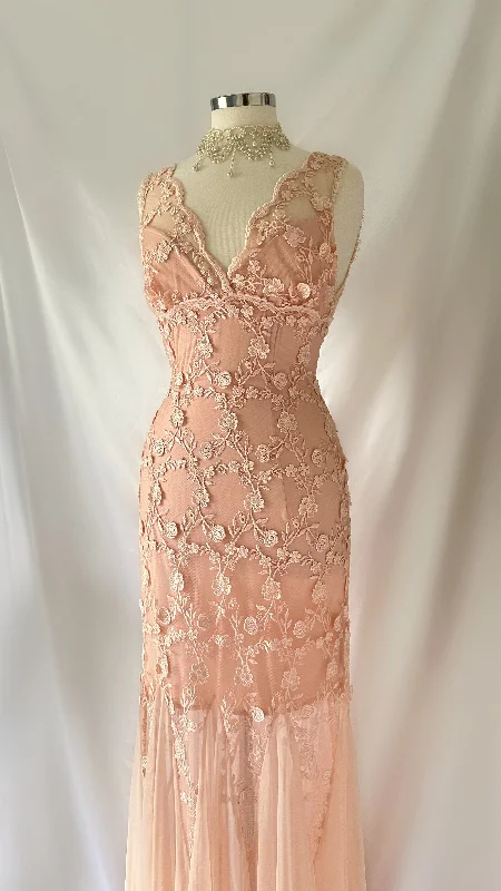 Mini Women Dress with a Short Hem for a Young and Trendy StylePOWDER PEACH PINK FLORAL LATTICE GOWN