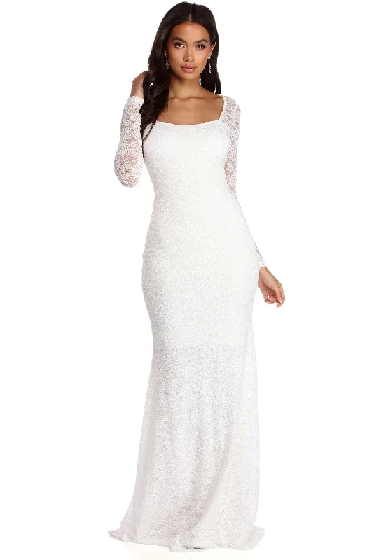 Halter Neck Women Dress to Show Off the Shoulders and NecklineDelilah Illusion Lace Formal Dress