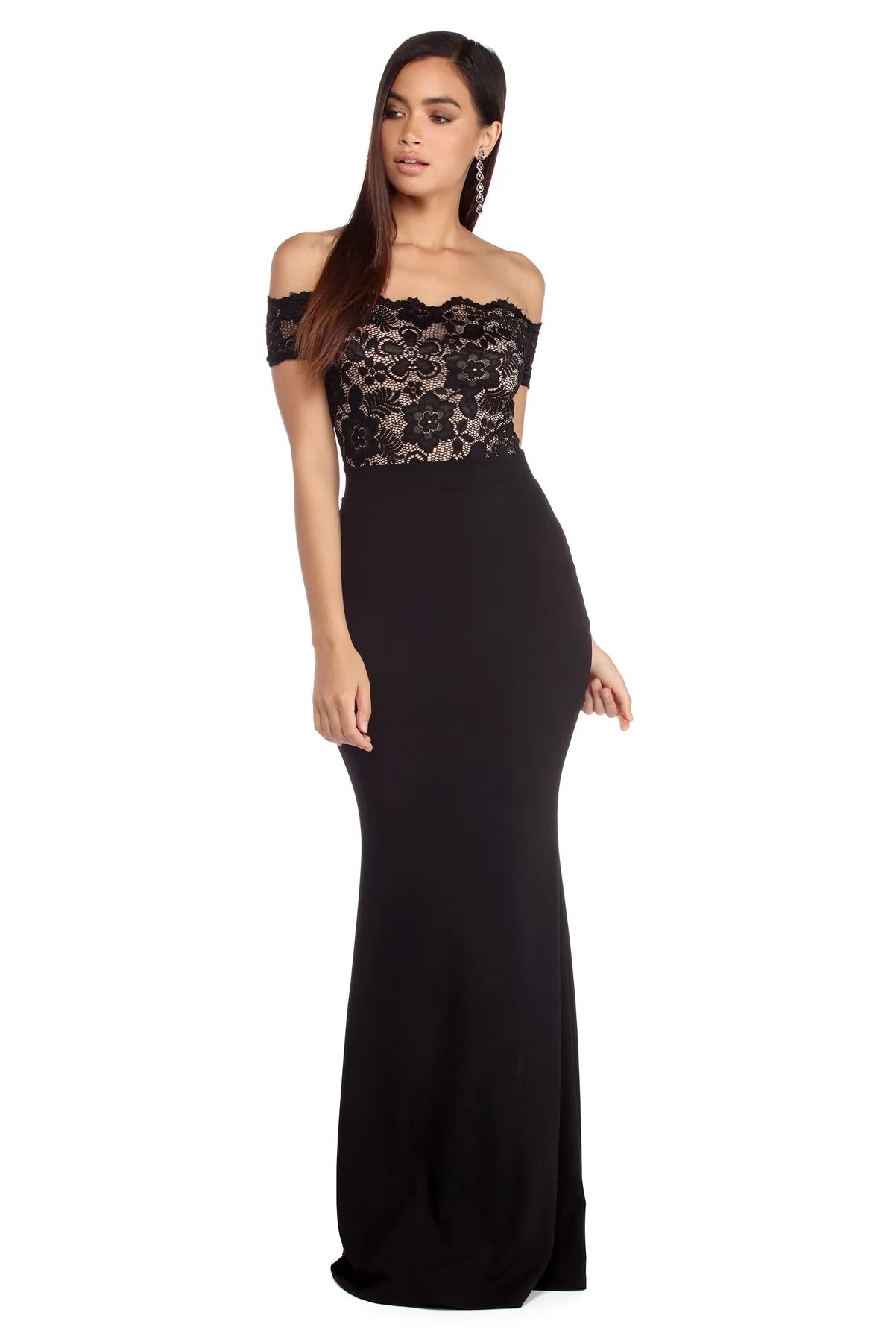 Sheath Women Dress with a Tailored Fit for a Professional LookLola Off The Shoulder Lace Dress