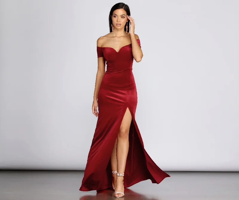 Backless Women Dress for a Sexy and Alluring Look at Evening EventsShania Formal Velvet Sweetheart Dress