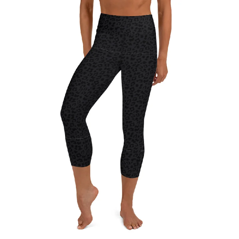 Metallic - finish women leggings for a glamorous and shiny outfitYoga Capri Leggings in Dark Grey Leopard